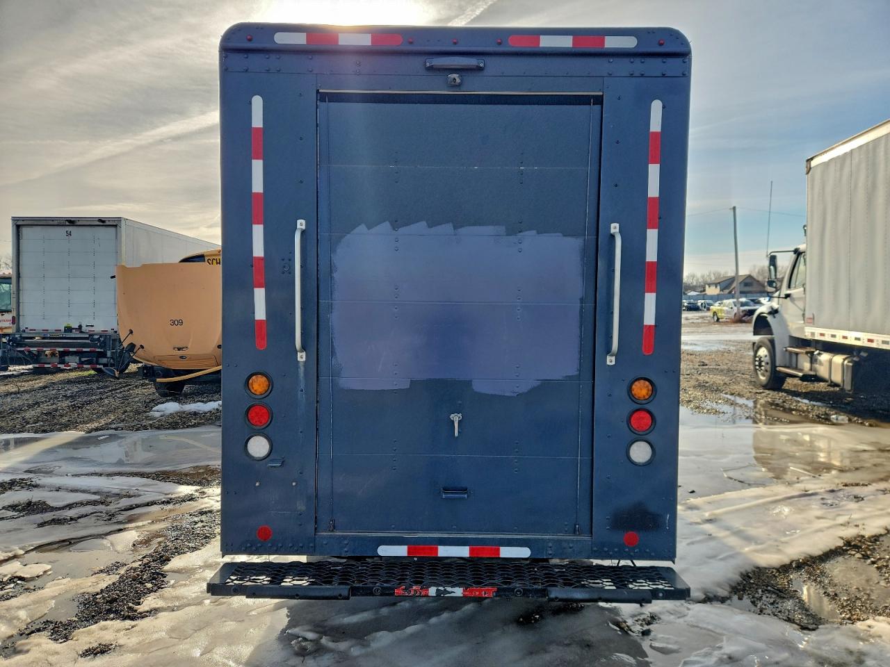 Freightliner Mt45 M Line Walk-in Van Image 5