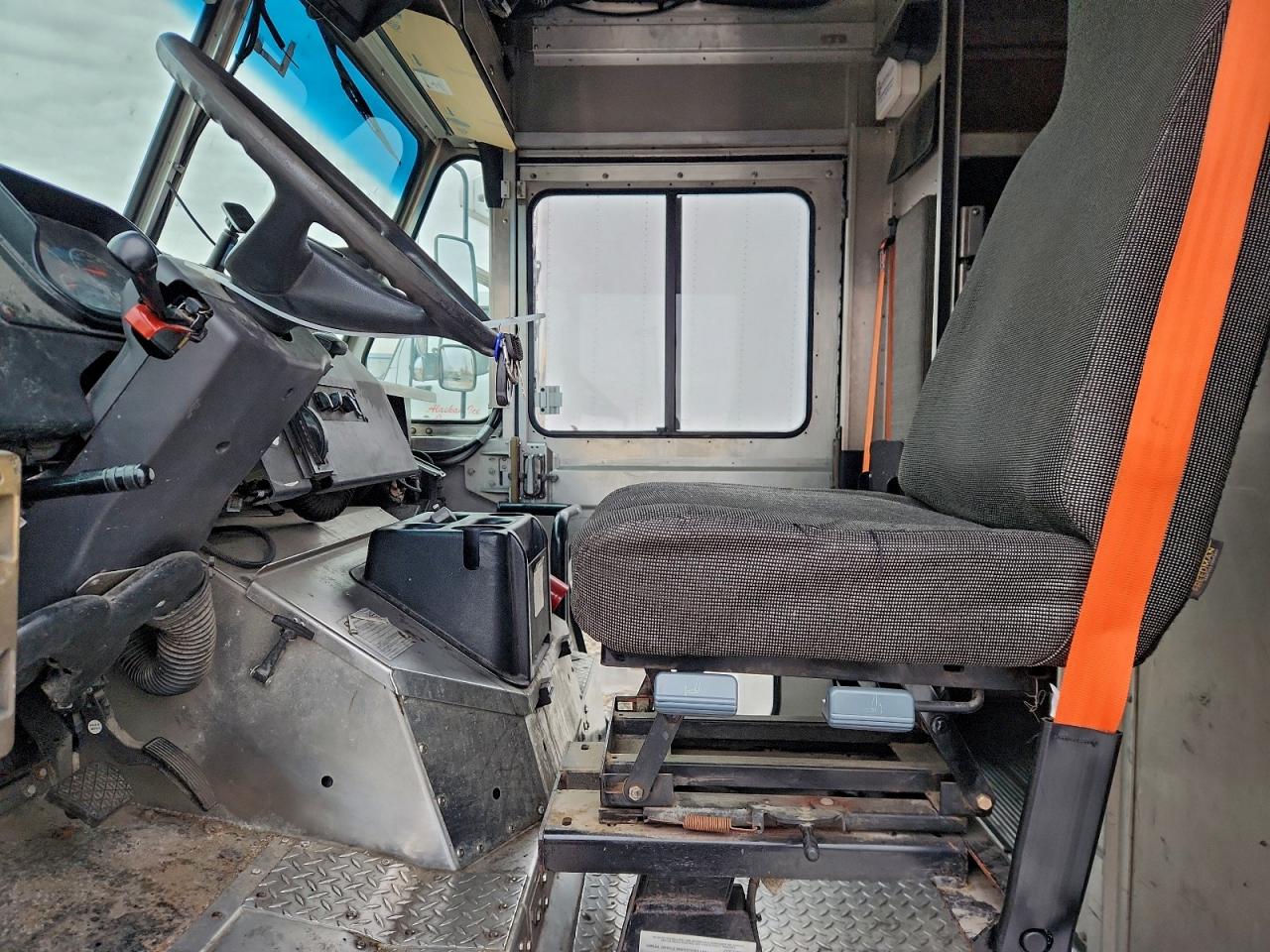Freightliner Mt45 M Line Walk-in Van Image 12