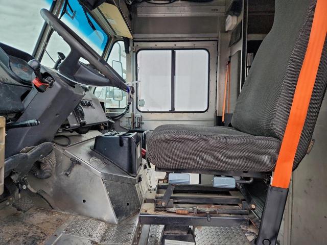 Freightliner Mt45 M Line Walk-in Van Image 12