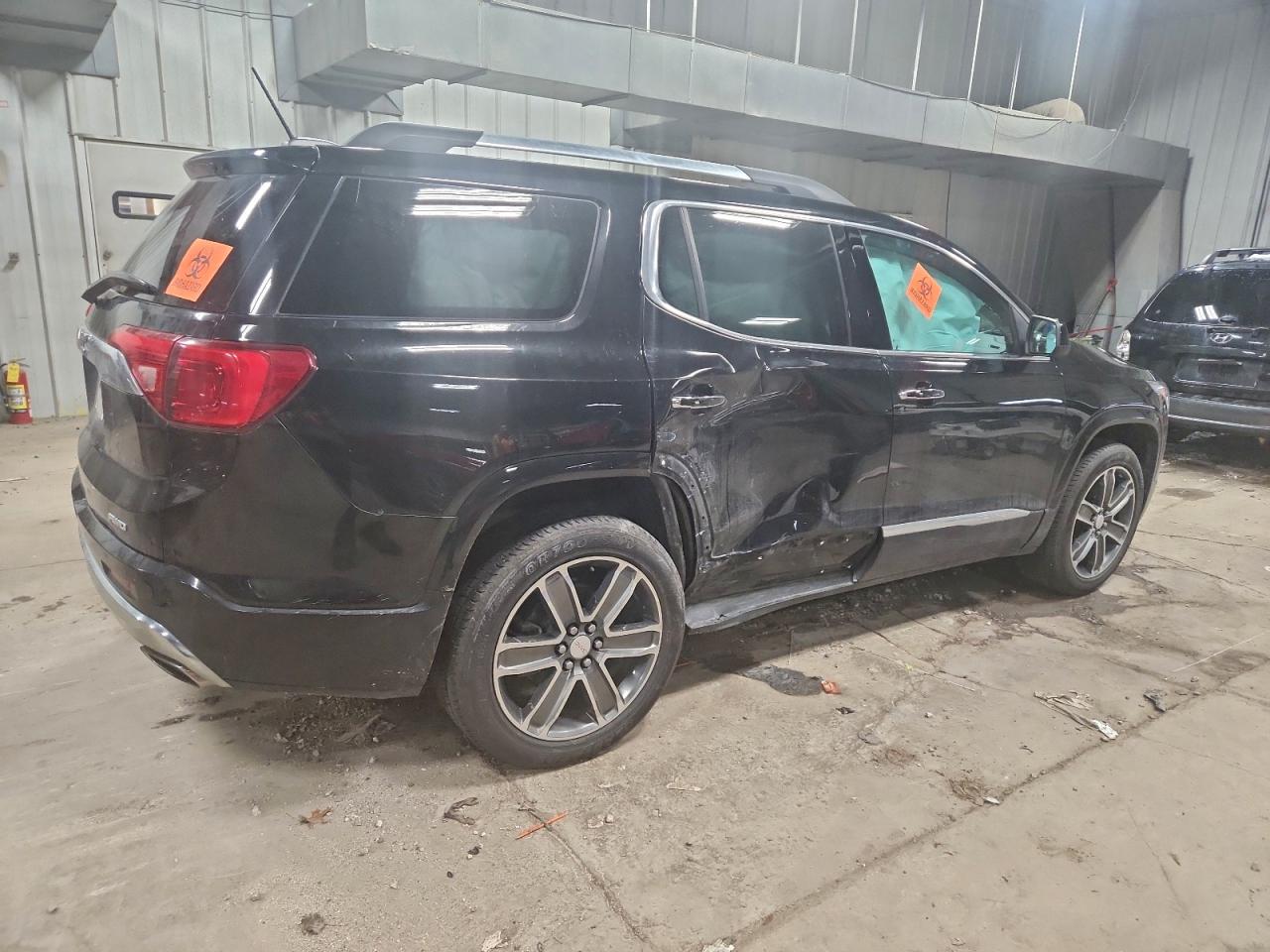 GMC Acadia Denali Image 12