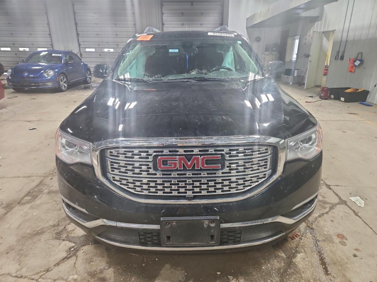 GMC Acadia Denali Image 7