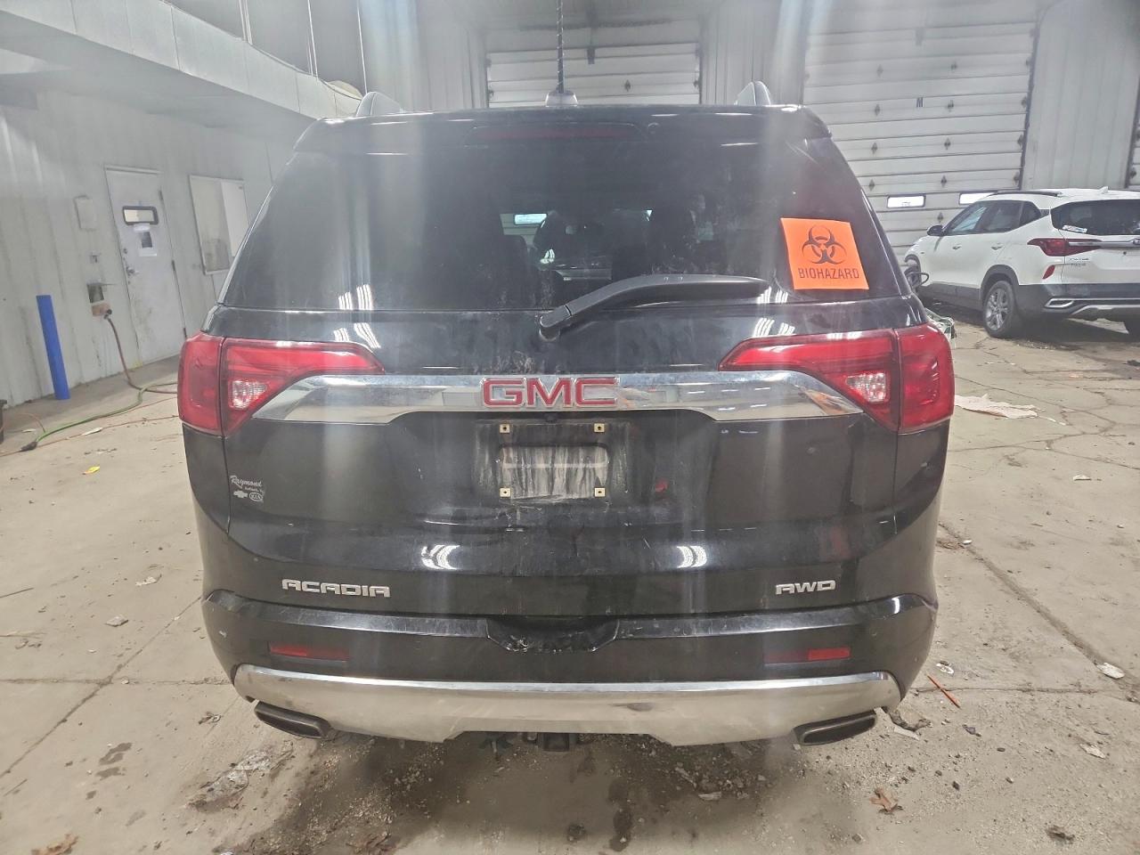 GMC Acadia Denali Image 11