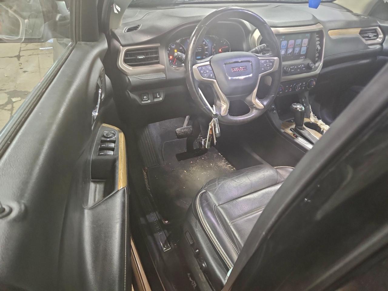 GMC Acadia Denali Image 10